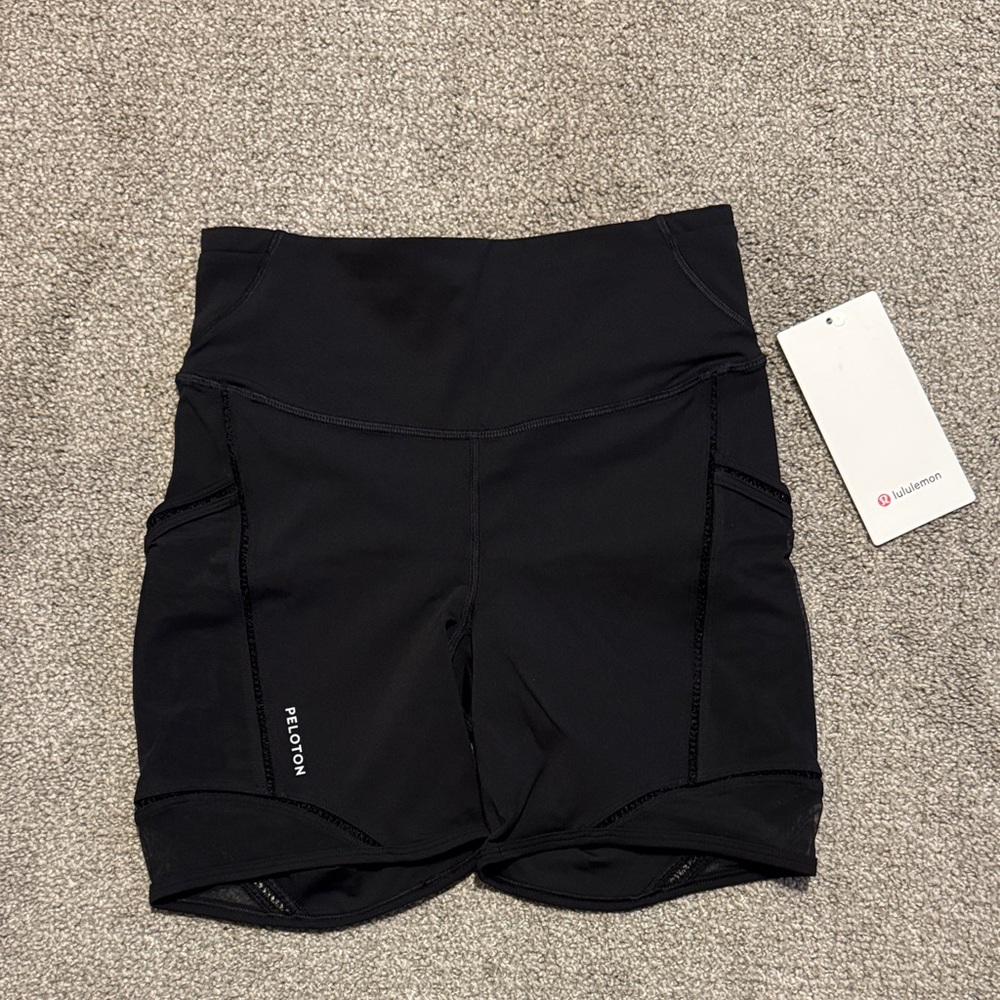 NWT Lululemon Fast and Free High-Rise Lace Trim Short 6" Black